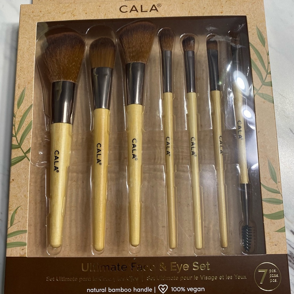 Brush-powder,foundation,blush,eyeshadow , blending ,concealer,double-ended brow.